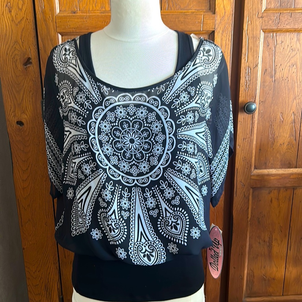 NWT⭐️ALL DOLLED UP MEDALLION Style BLACK & Cream faux 2-piece TOP Large